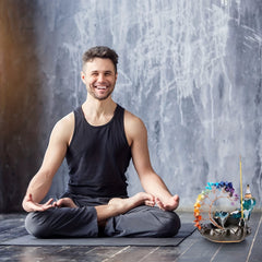 Un quemador de incienso de cerámica con 7 árboles de dinero de cristal de agua fluyente, adecuado para meditación de yoga y decoración del hogar.