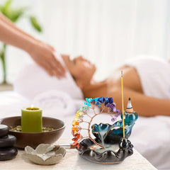 Un quemador de incienso de cerámica con 7 árboles de dinero de cristal de agua fluyente, adecuado para meditación de yoga y decoración del hogar.